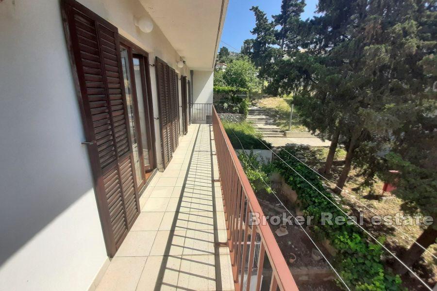 Prostorný apartmán s výhledem na moře