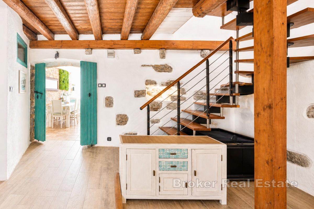 Renovirana kamena kuća s bazenom