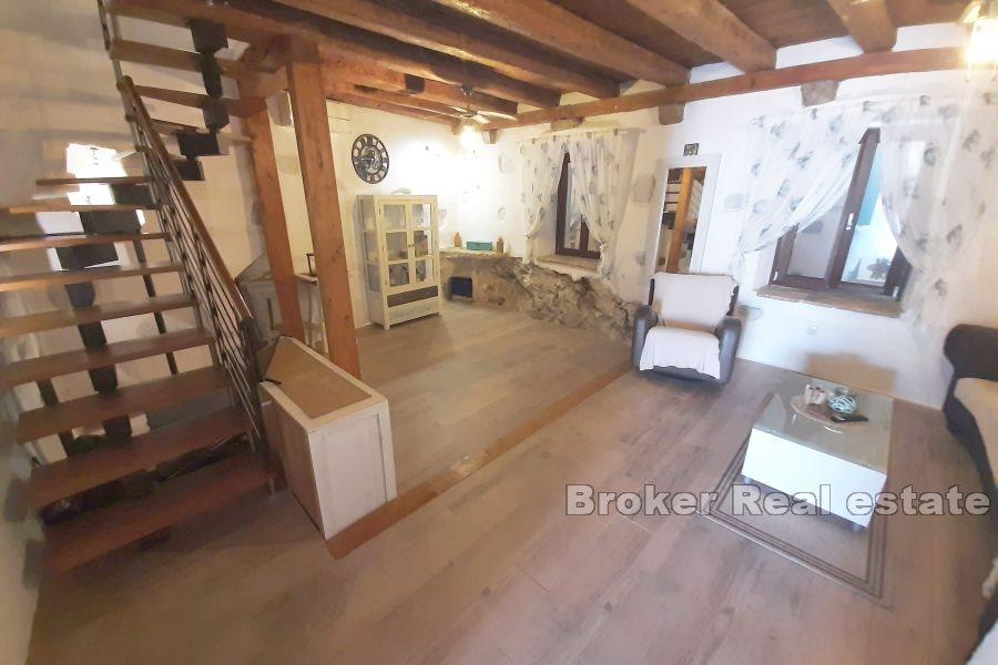 Casa in pietra ristrutturata con piscina