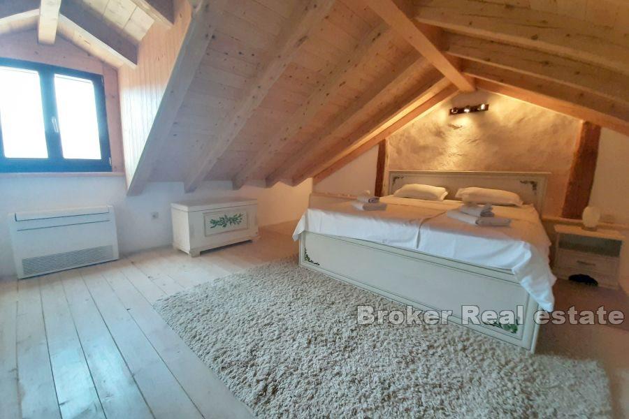 Casa in pietra ristrutturata con piscina