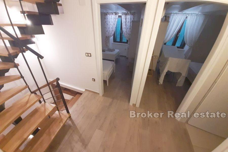 Renovirana kamena kuća s bazenom