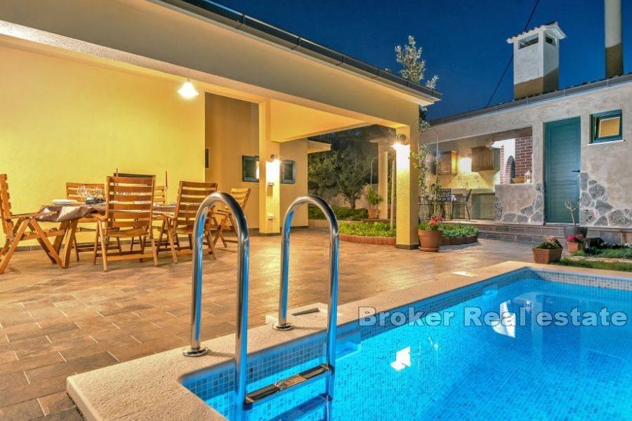 Elegante ländliche Villa mit Pool