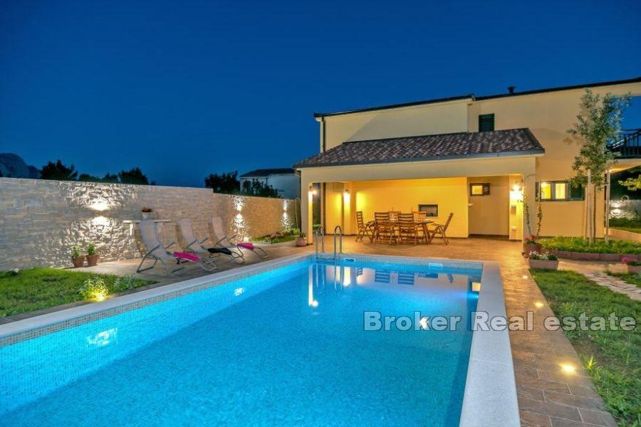 Elegant lantlig villa med pool