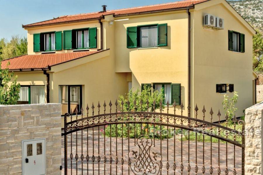 Elegante ländliche Villa mit Pool