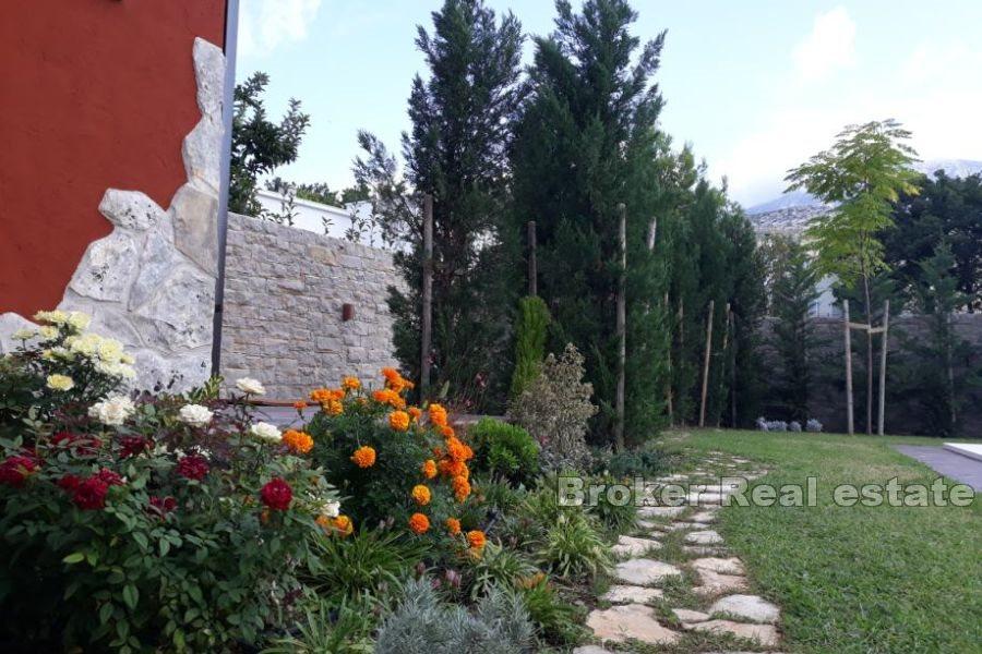 Elegantní venkovská vila s bazénem