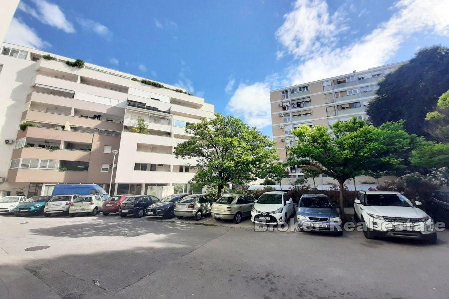 Dobri - Locale commerciale con garage