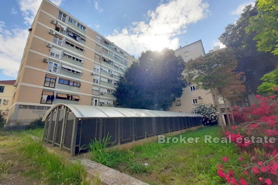 Dobri - Locale commerciale con garage