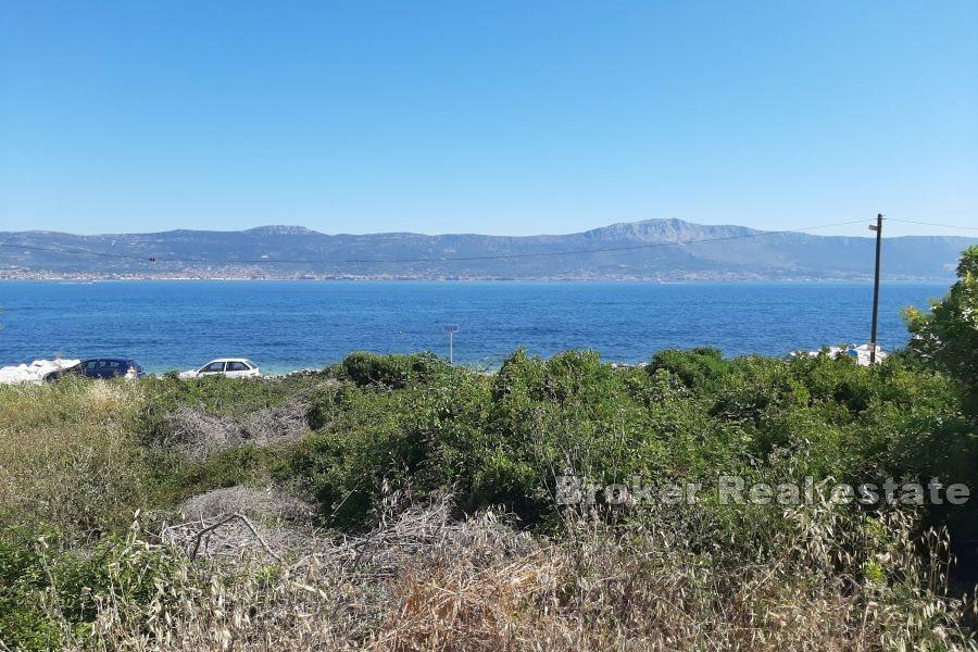 Rymlig byggtomt i andra raden vid havet