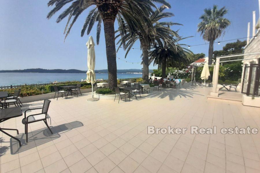 Hôtel familial au premier rang de la mer