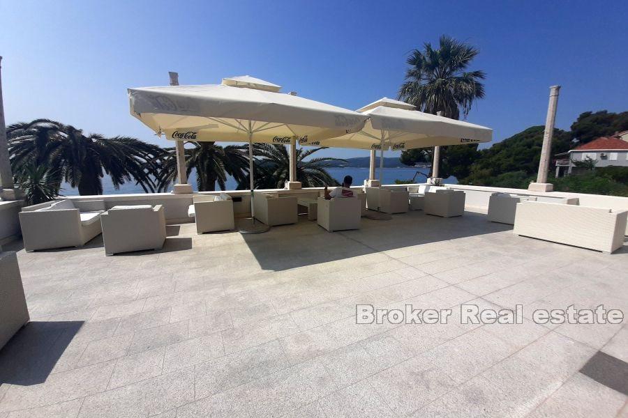 Family hotel in the first row to the sea