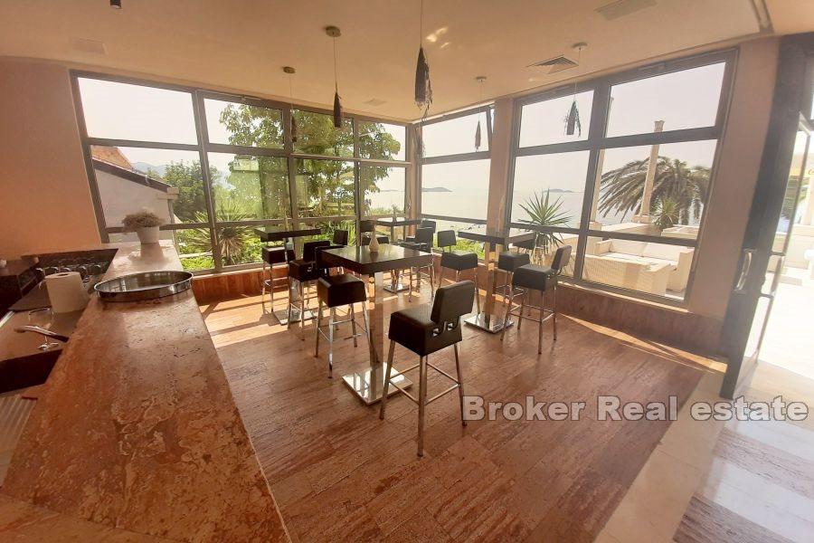 Family hotel in the first row to the sea