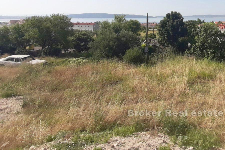 Building plot with a conceptual project for two buildings