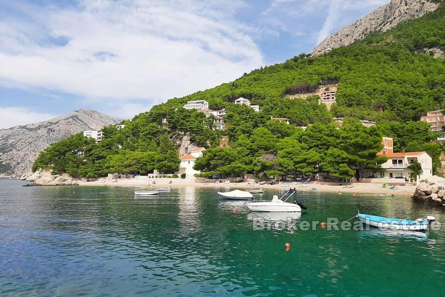 Building land with an open sea view
