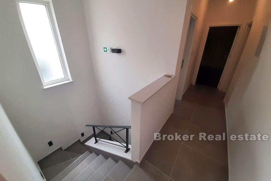 Neu gebaute Villa mit Swimmingpool