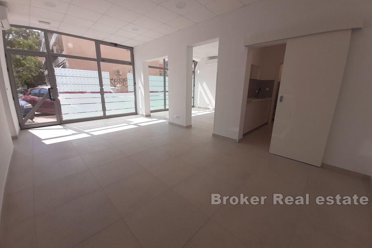 Skalice- Locaux commerciaux situés de qualité à des fins diverses