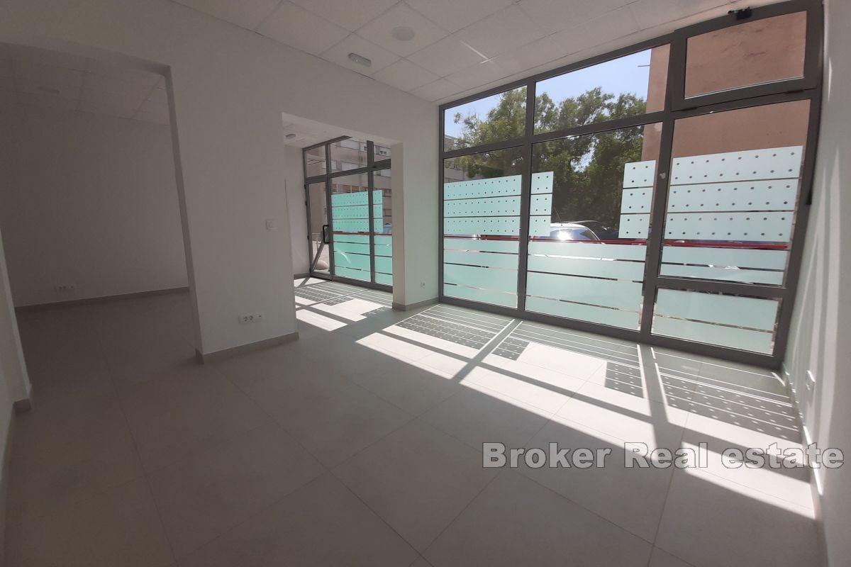 Skalice- Locaux commerciaux situés de qualité à des fins diverses