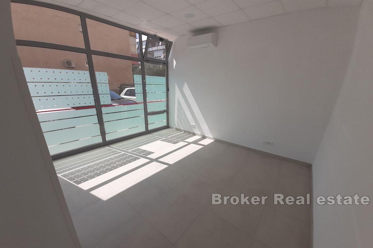 Skalice- Locaux commerciaux situés de qualité à des fins diverses