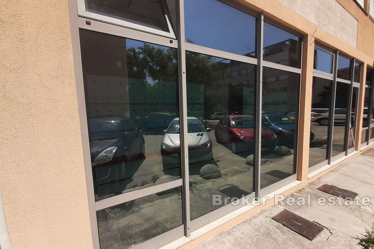 Skalice- Kvalitně umístěné obchodní prostory pro různé účely