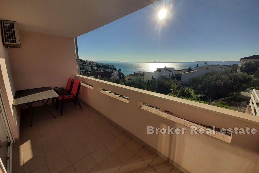 Two-bedroom apartment with open sea view