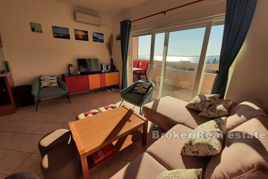 Two-bedroom apartment with open sea view