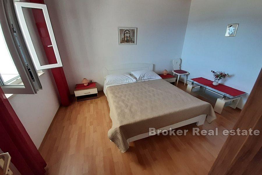 Просторная квартира с видом на море