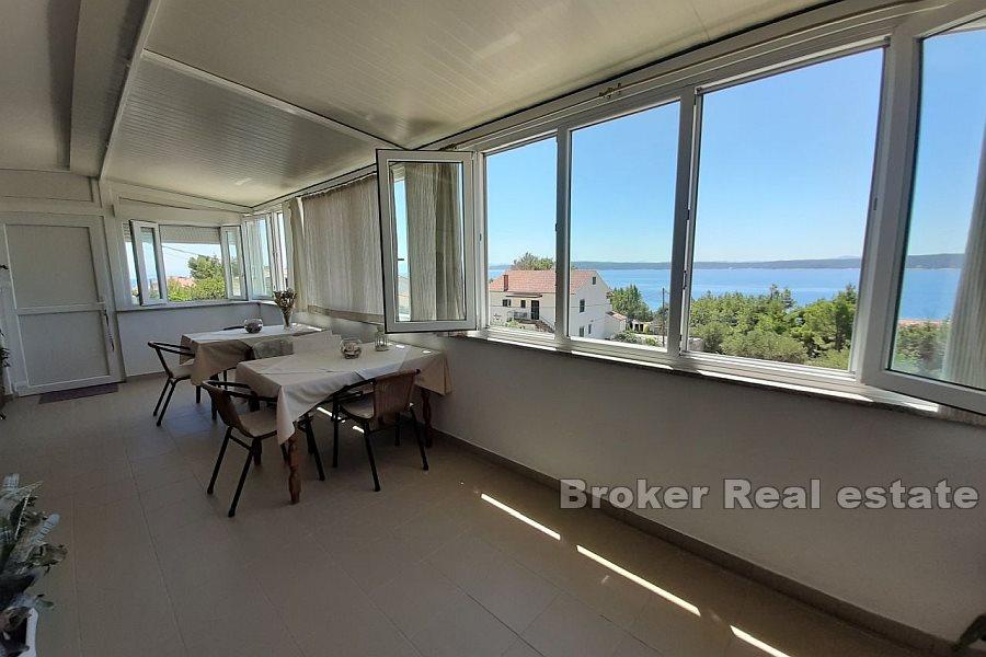 Spacious apartment with sea view