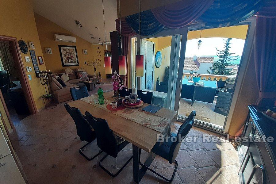 Casa indipendente con vista mare