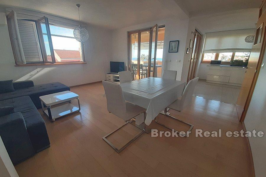 Dům s bazénem a výhledem na moře