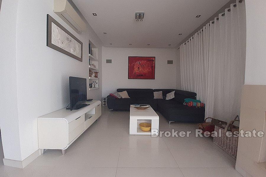 Haus mit Pool und Meerblick