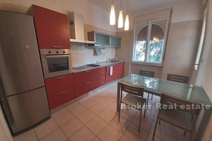 Zvončac - Schöne geräumige Vierzimmerwohnung