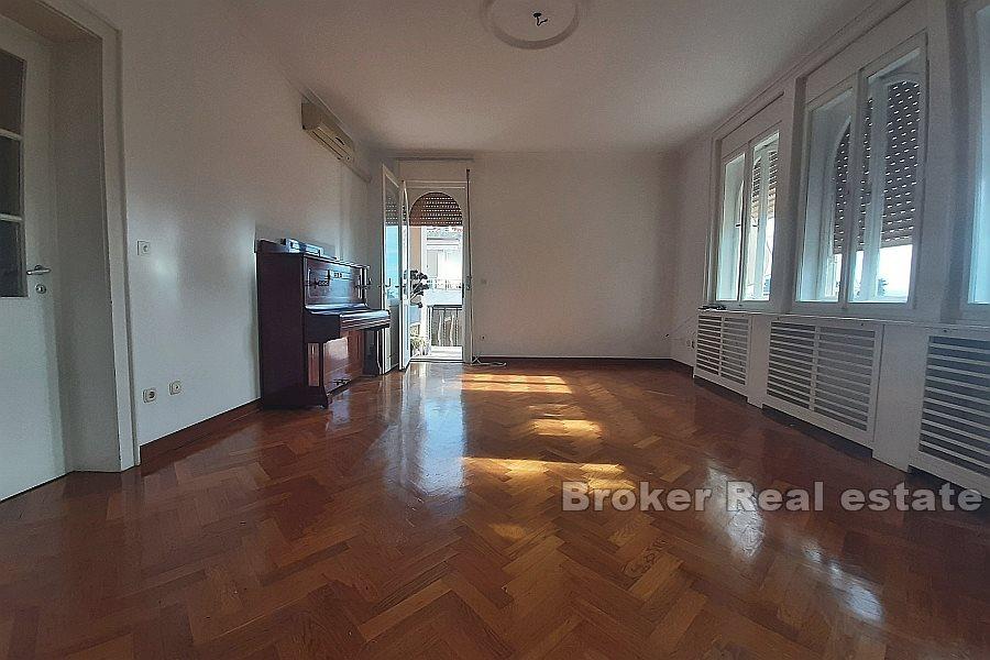Zvončac - Schöne geräumige Vierzimmerwohnung