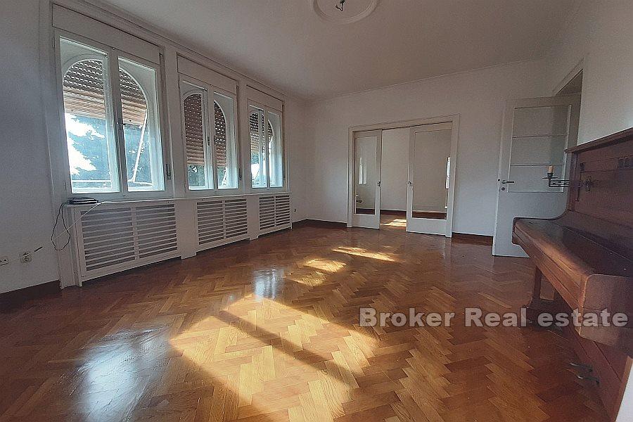 Zvončac - Beautiful spacious four-room apartment