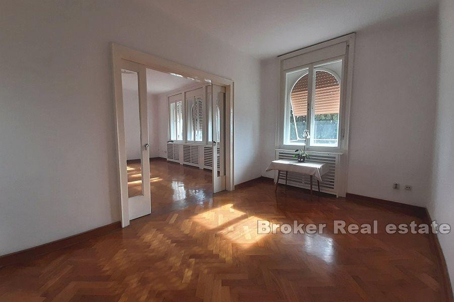Zvončac - Beautiful spacious four-room apartment