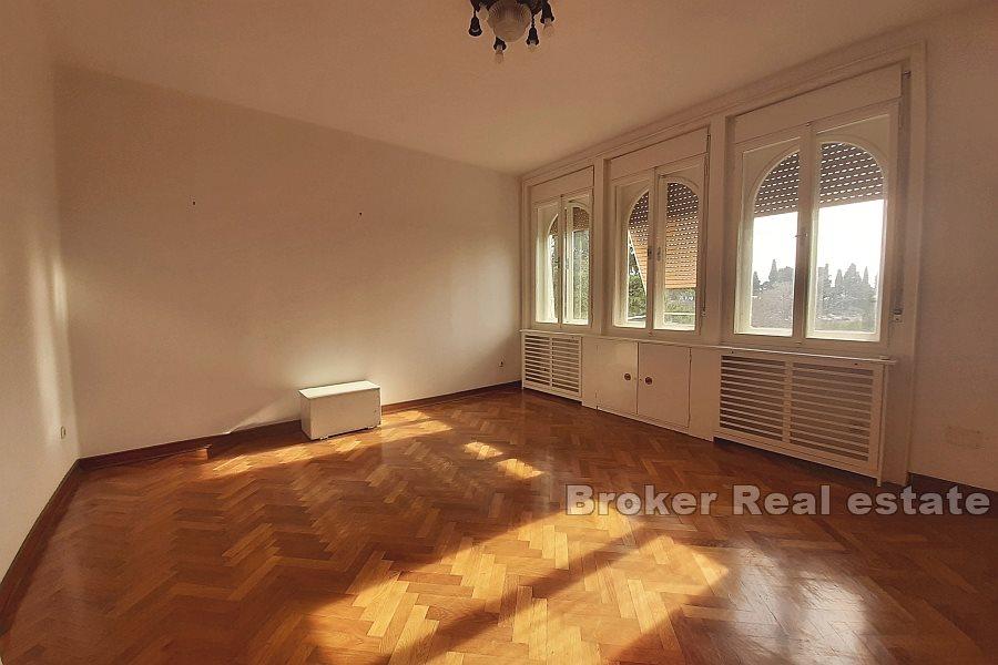 Zvončac - Vakker romslig fireroms leilighet