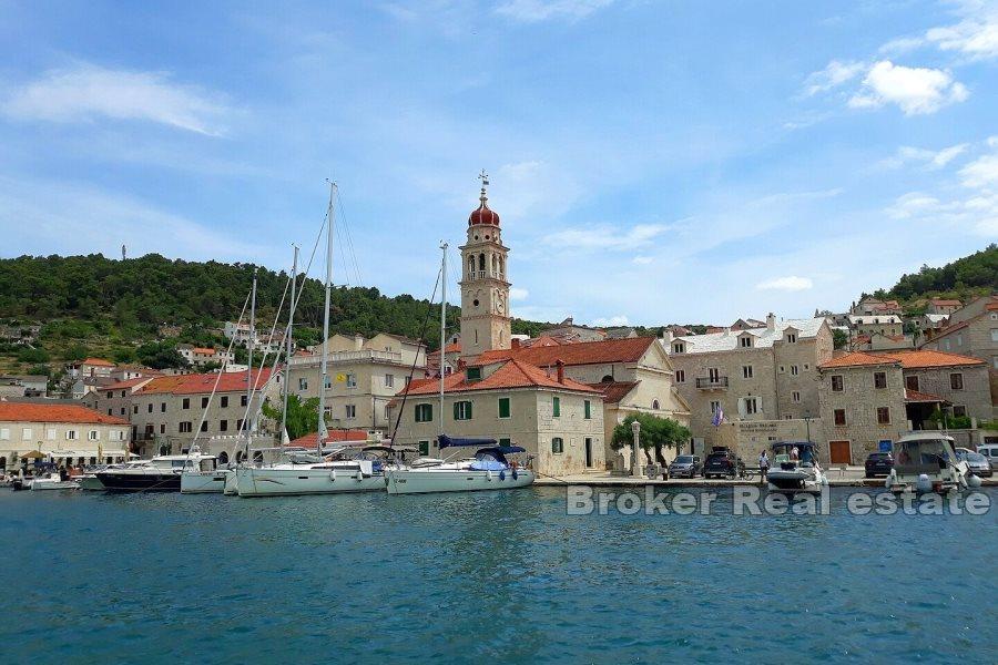 Kamienny dom z widokiem i projektem przebudowy