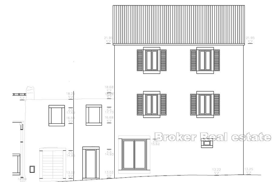 Steinhaus mit Aussicht und Projekt zum Wiederaufbau