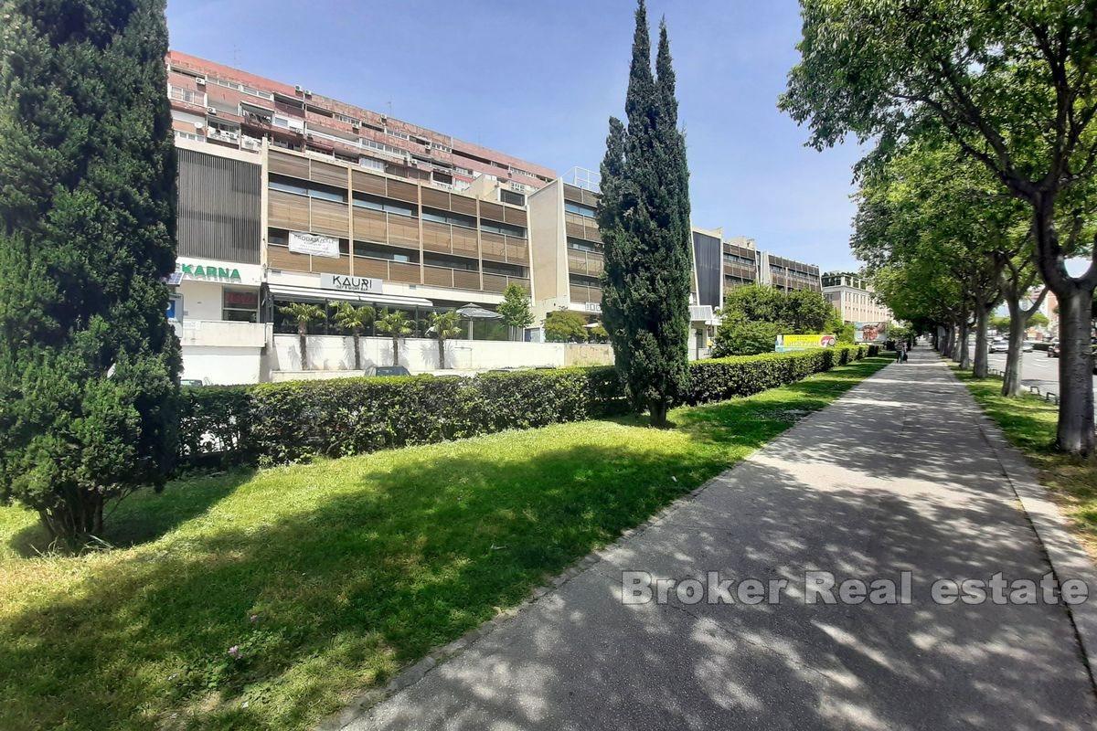 001-2016-604-attractively-positioned-office-space-for-rent