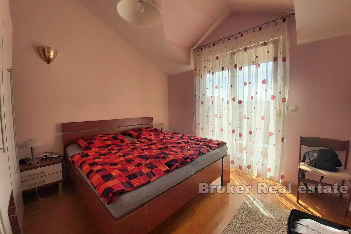 Apartament na najwyższym piętrze z widokiem na morze