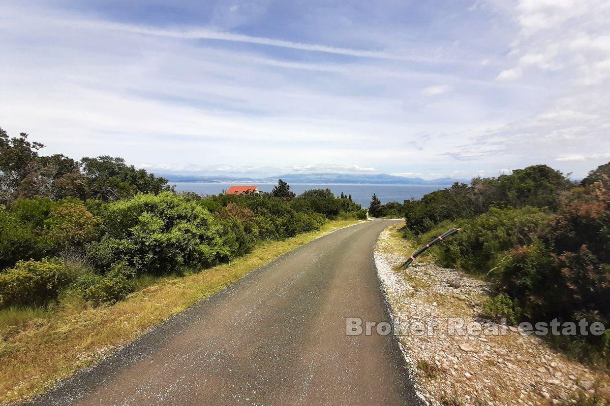 Привлекательный участок под застройку с видом на море