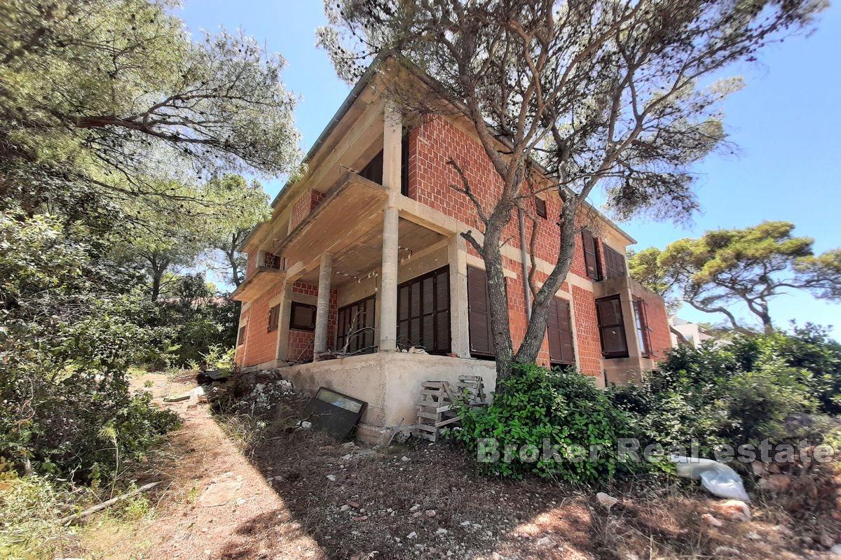 Palazzina al grezzo in prima fila dal mare