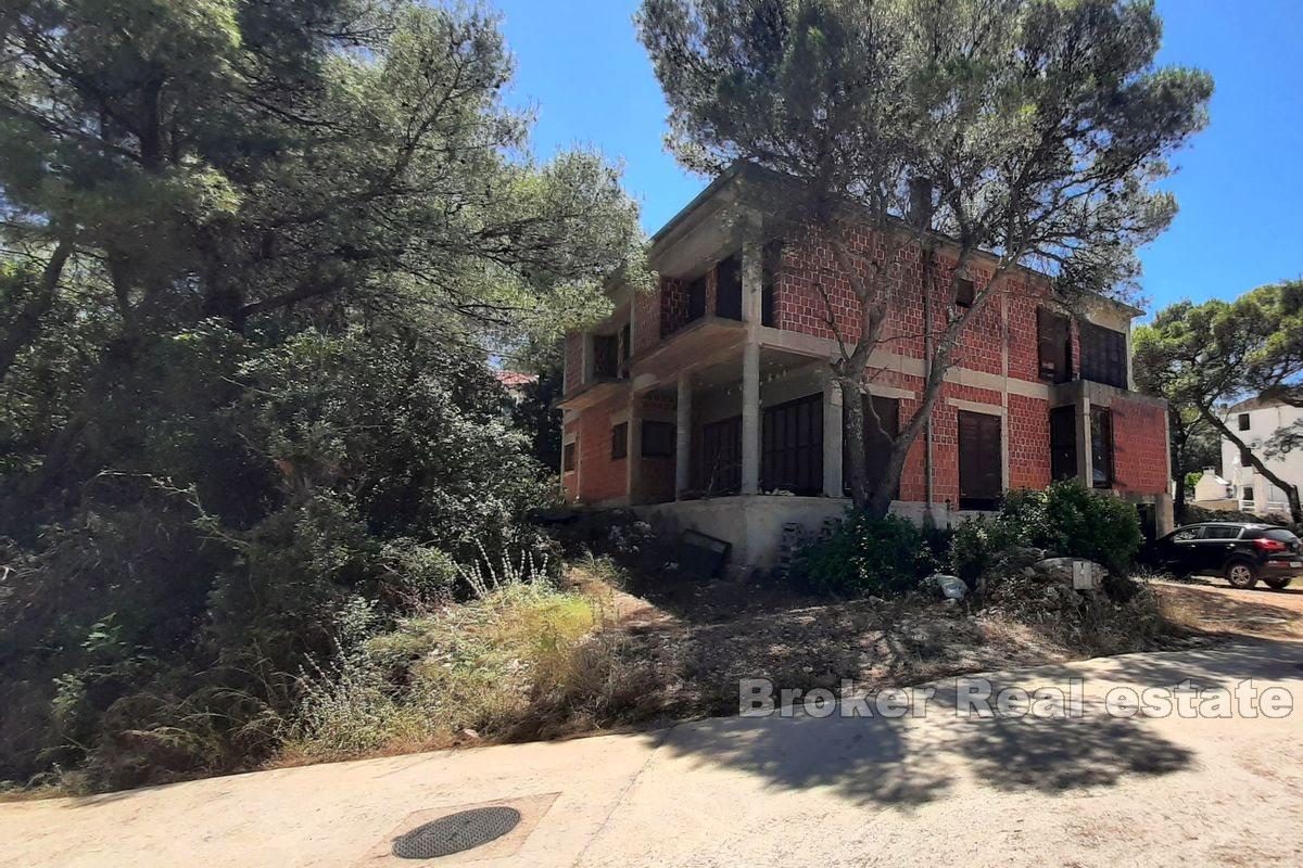 Palazzina al grezzo in prima fila dal mare