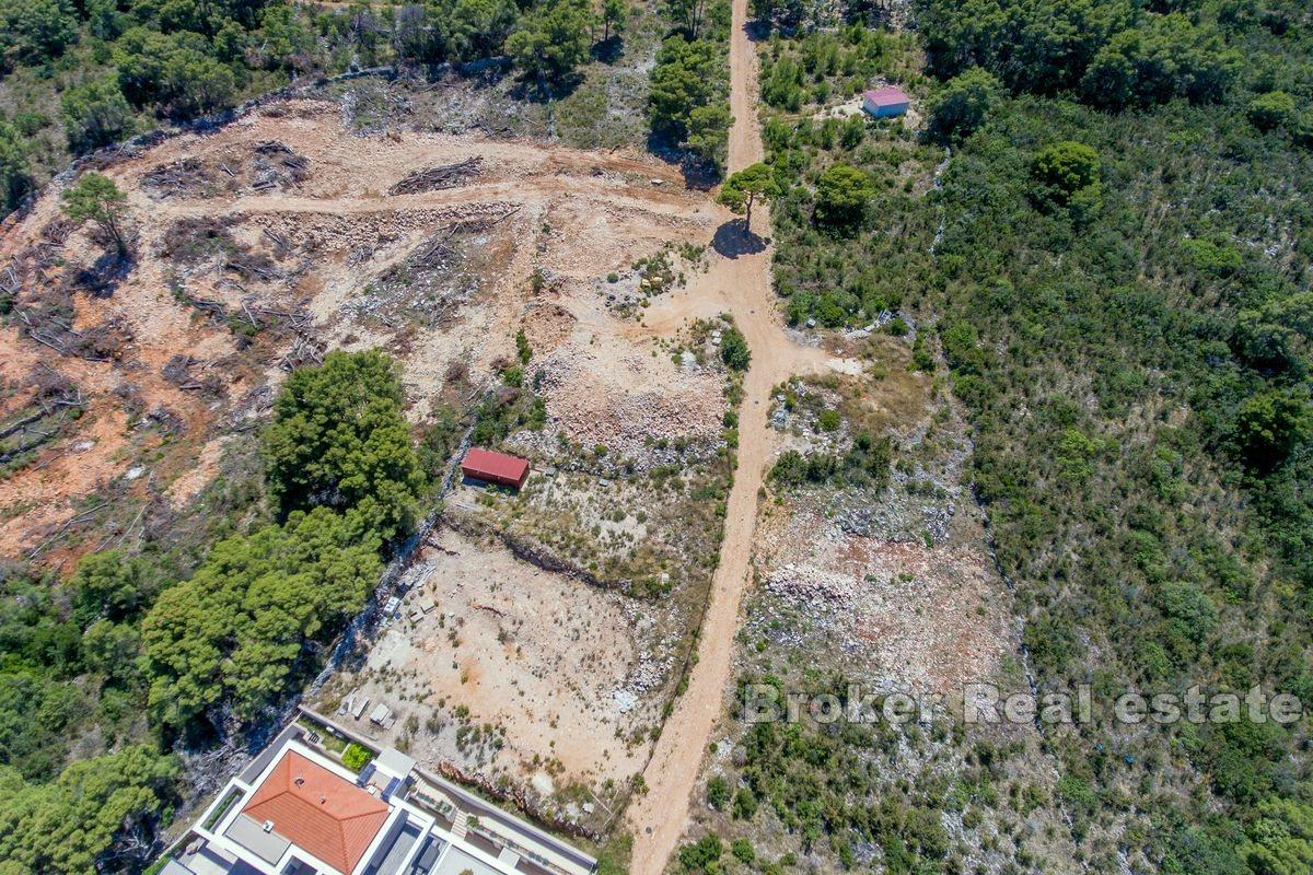 A spacious building plot near the sea with a view