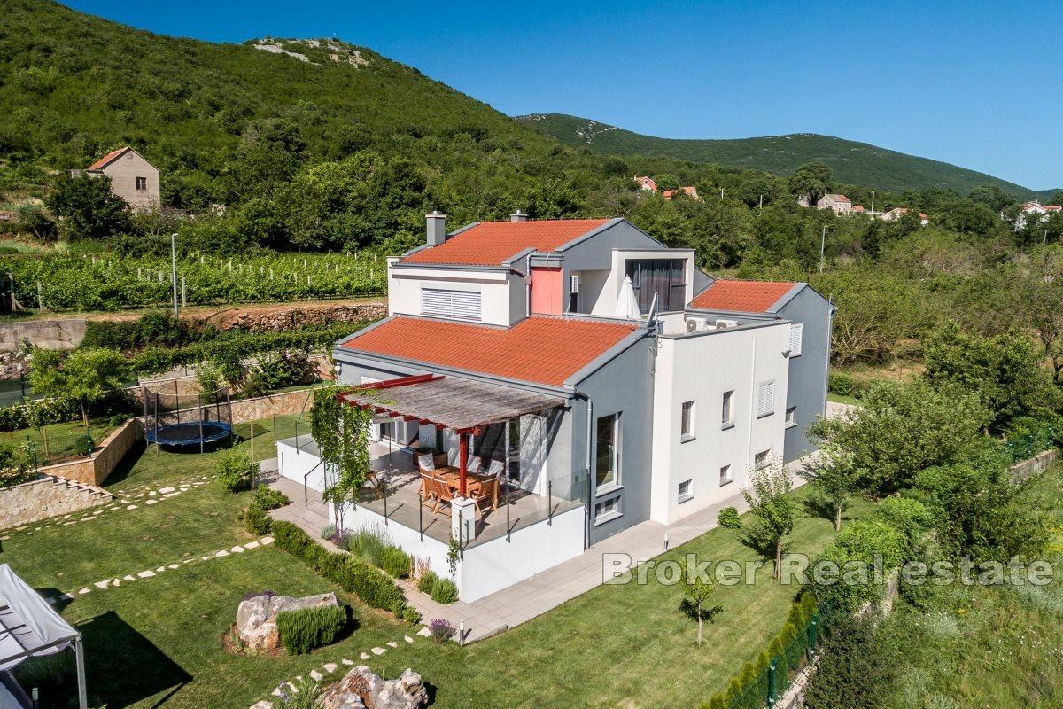 Spacious rural villa with pool