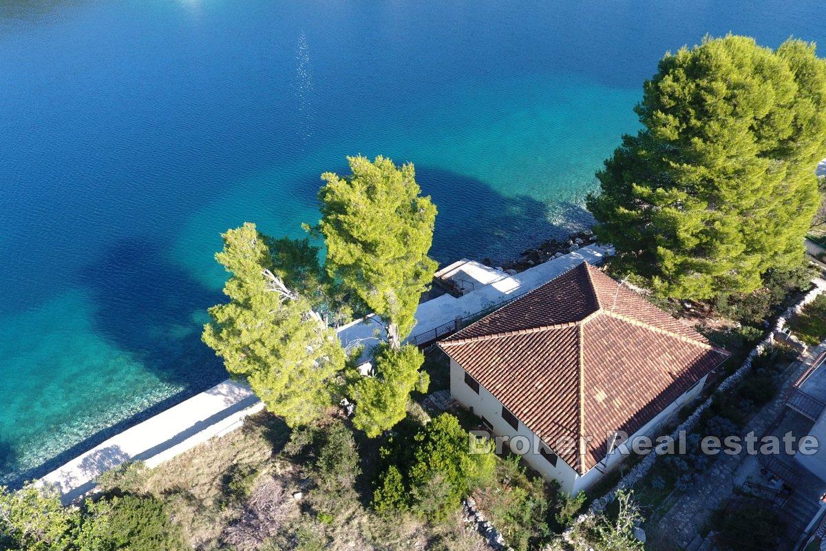 001-2016-634-Drvenik-House-for-adaptation-in-the-first-row-to-the-sea-for-sale