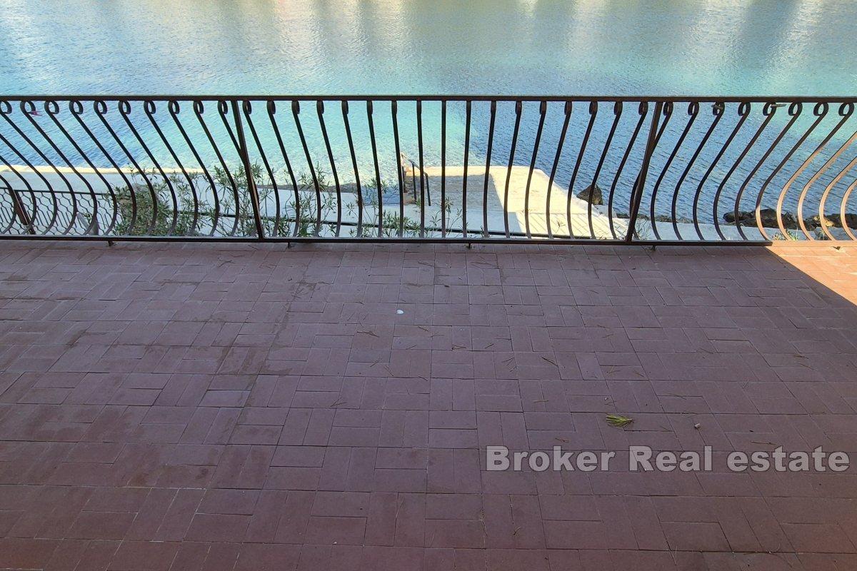 Дом для адаптации в первом ряду у моря