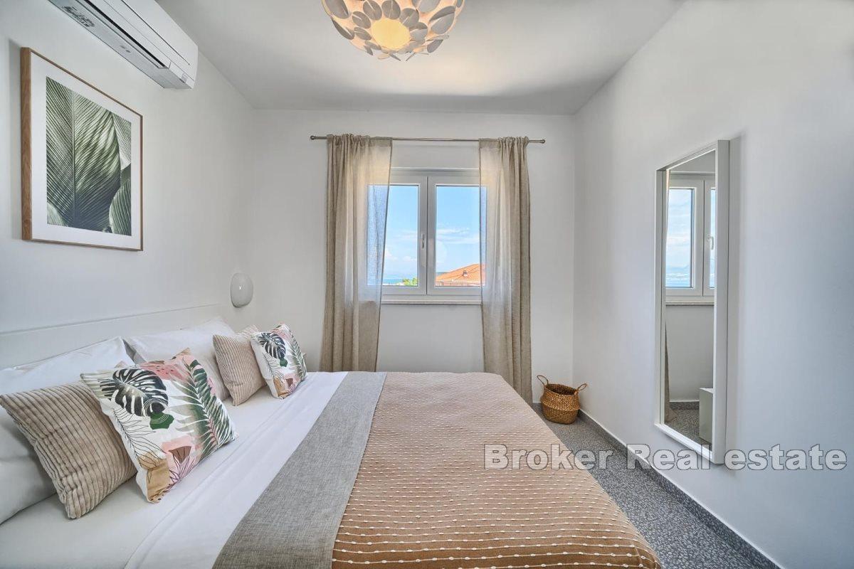 Modern apartment with pool and open sea view