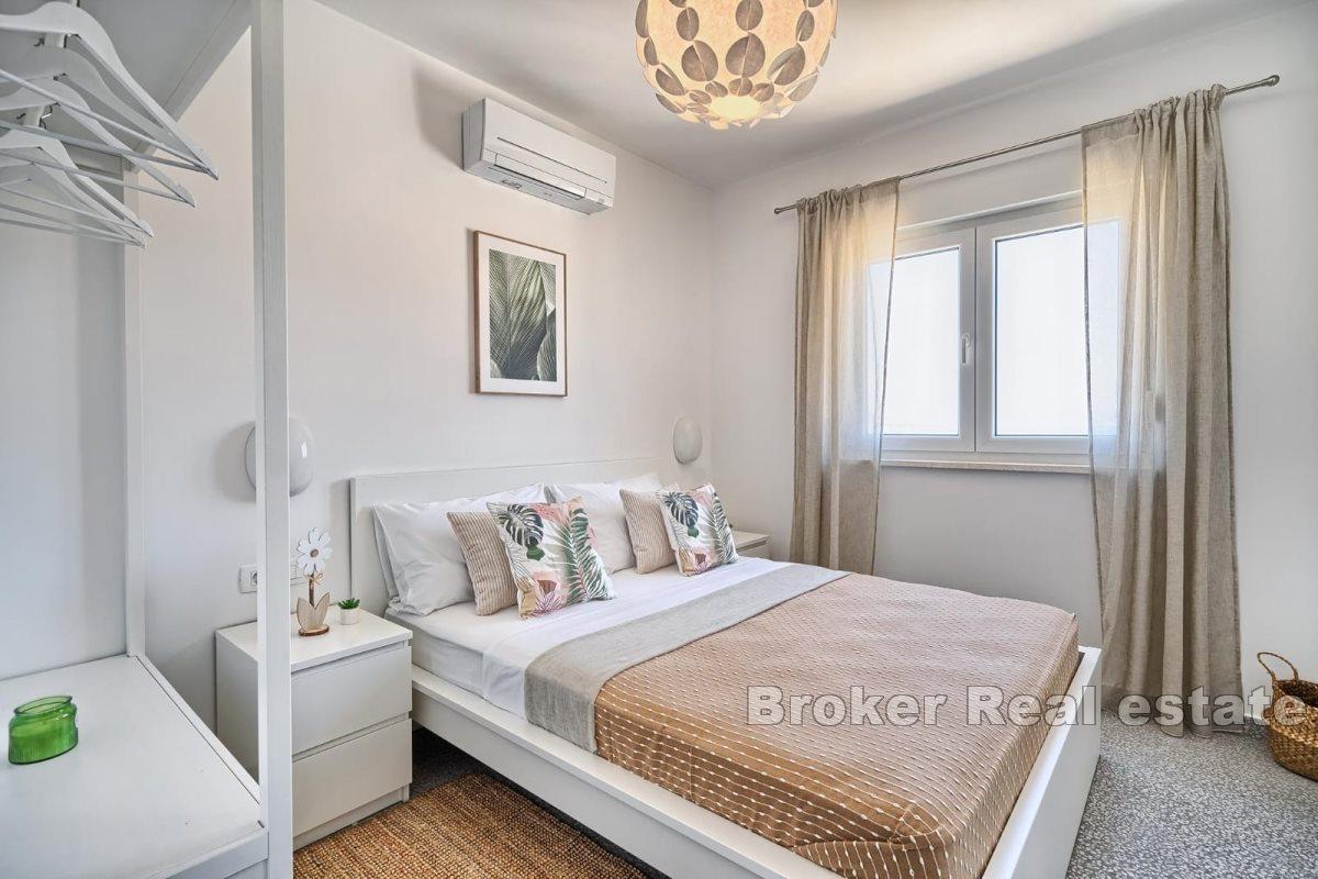 Modern apartment with pool and open sea view