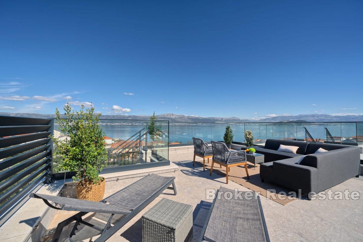 Modern apartment with pool and open sea view