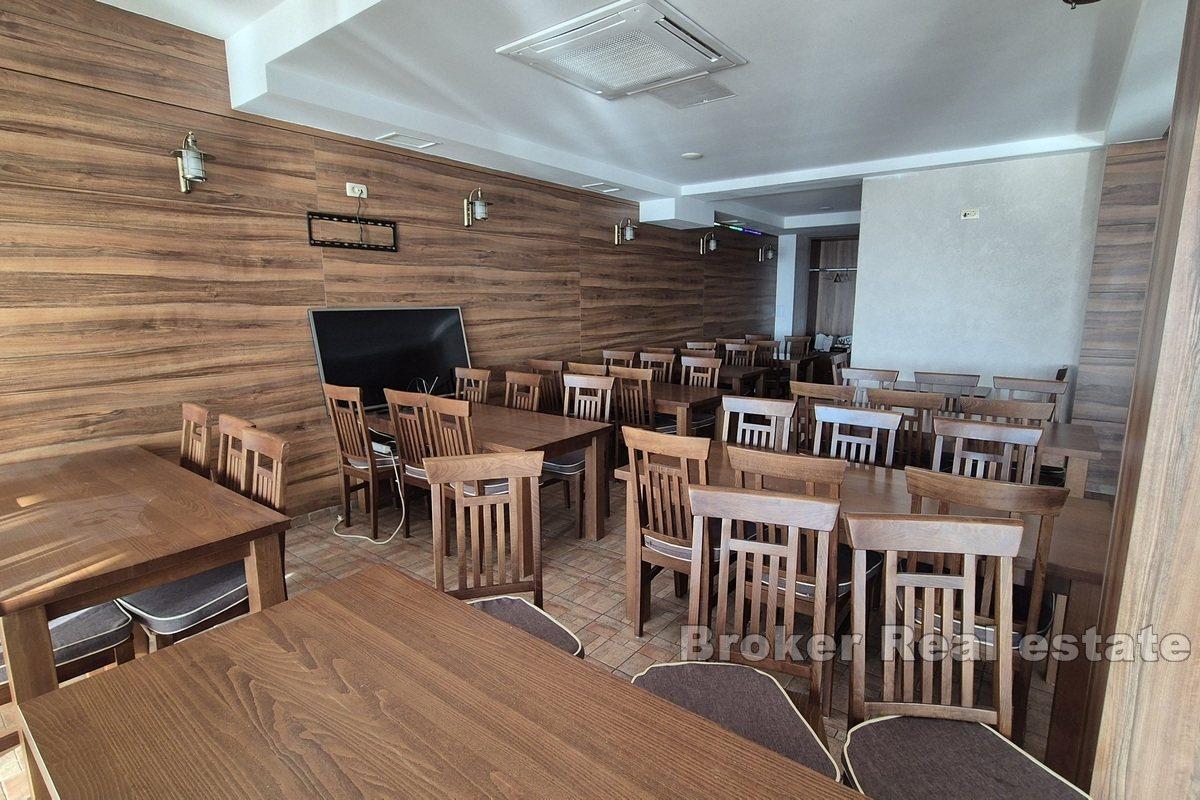 Top-positioned restaurant in the first row by the sea