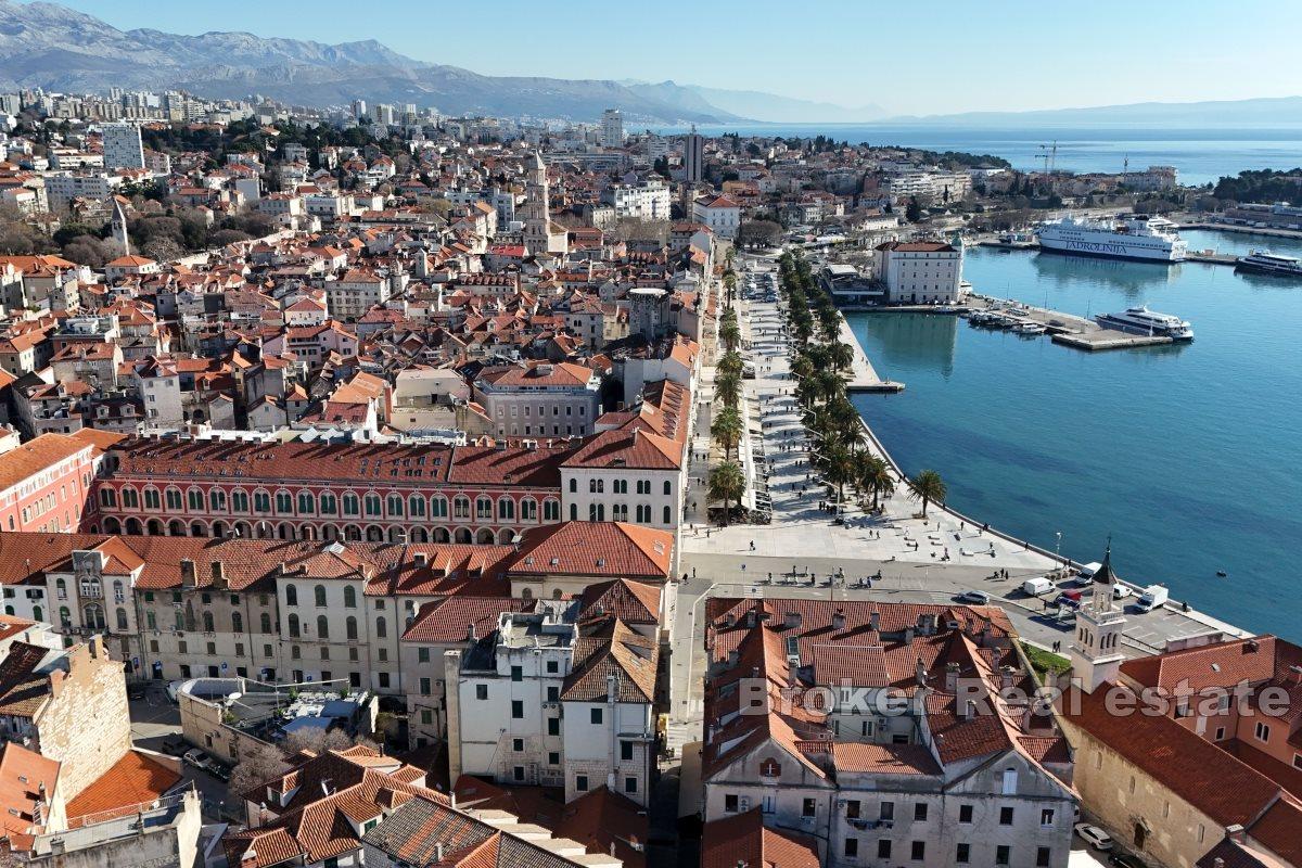 Inredd och utrustad restaurang med inventarieköp